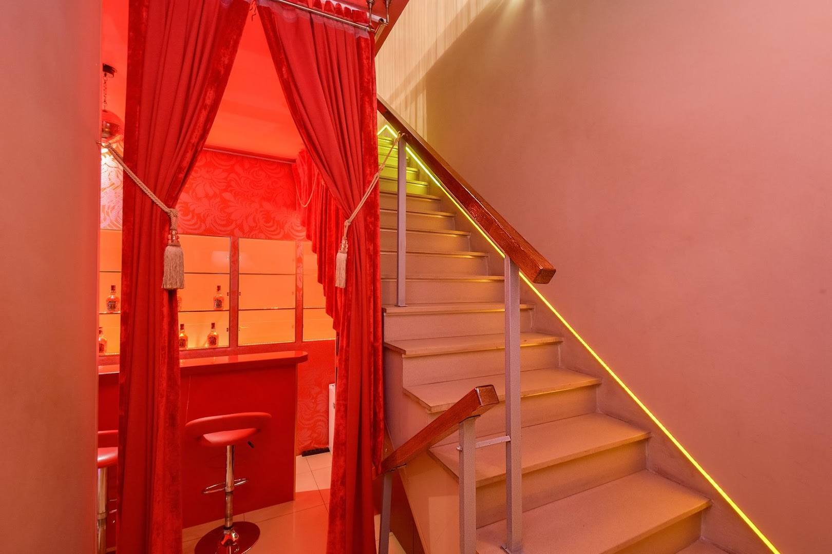 Стриптиз-клуб Rhino Bar - Nightclub in Saint Petersburg, Russia