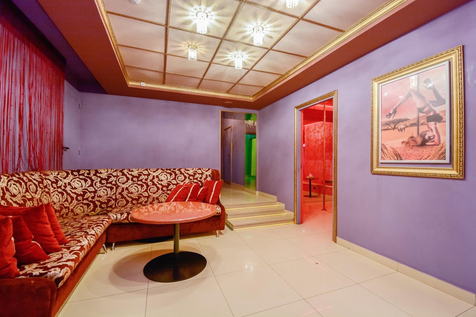 Стриптиз-клуб Rhino Bar - Nightclub in Saint Petersburg, Russia
