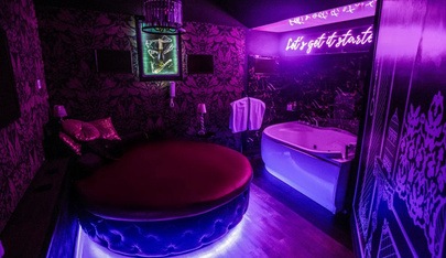 Стриптиз-клуб Zависть Private Bar - Nightclub in Saint Petersburg, Russia