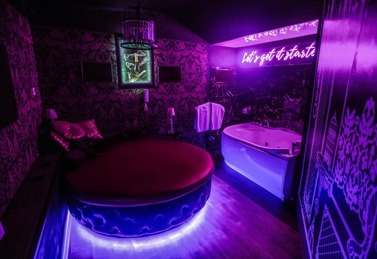 Стриптиз-клуб Zависть Private Bar - Nightclub in Saint Petersburg, Russia