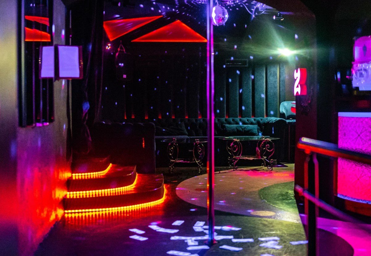 Стриптиз-клуб Zависть Private Bar - Nightclub in Saint Petersburg, Russia