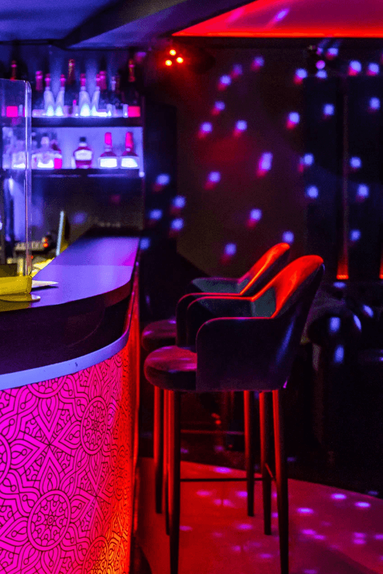 Стриптиз-клуб Zависть Private Bar - Nightclub in Saint Petersburg, Russia