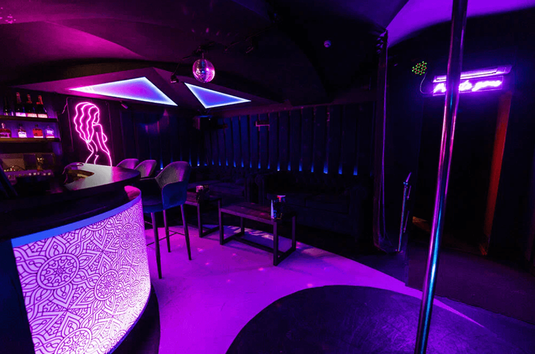 Стриптиз-клуб Zависть Private Bar - Nightclub in Saint Petersburg, Russia