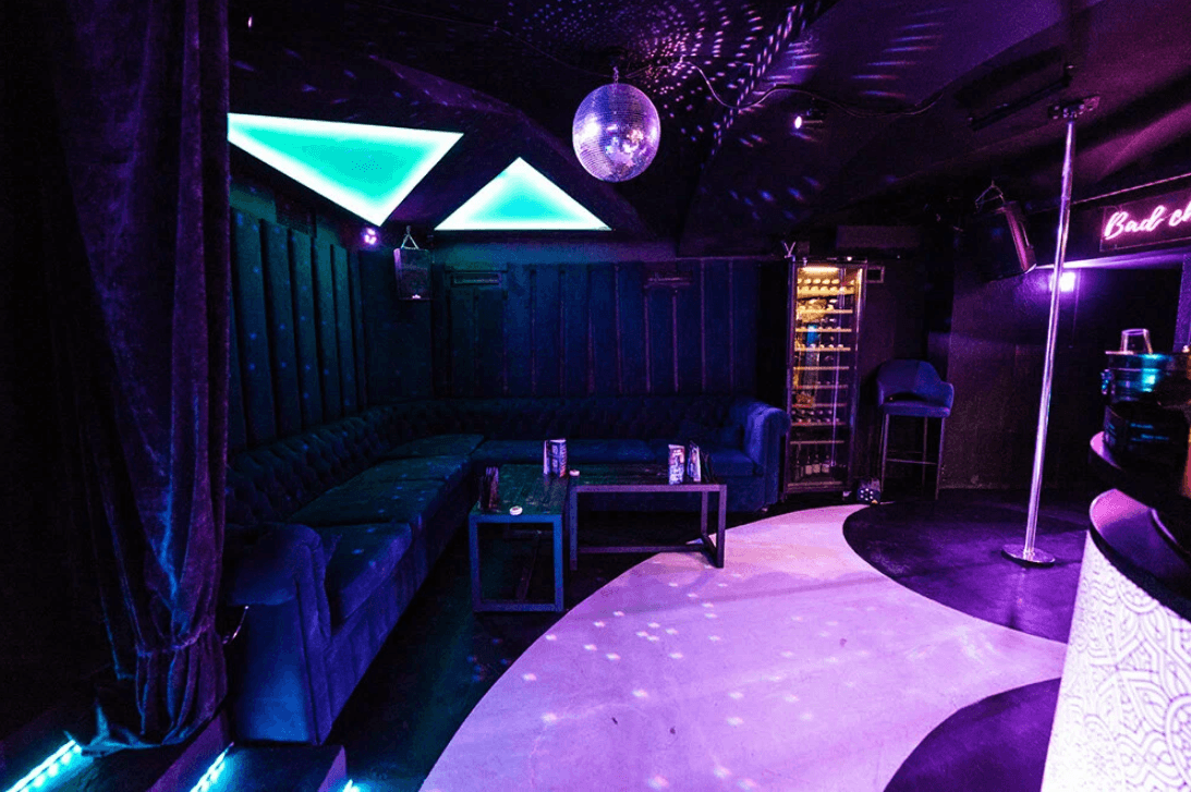 Стриптиз-клуб Zависть Private Bar - Nightclub in Saint Petersburg, Russia