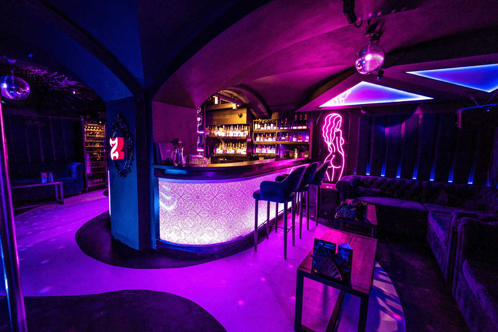 Стриптиз-клуб Zависть Private Bar - Nightclub in Saint Petersburg, Russia