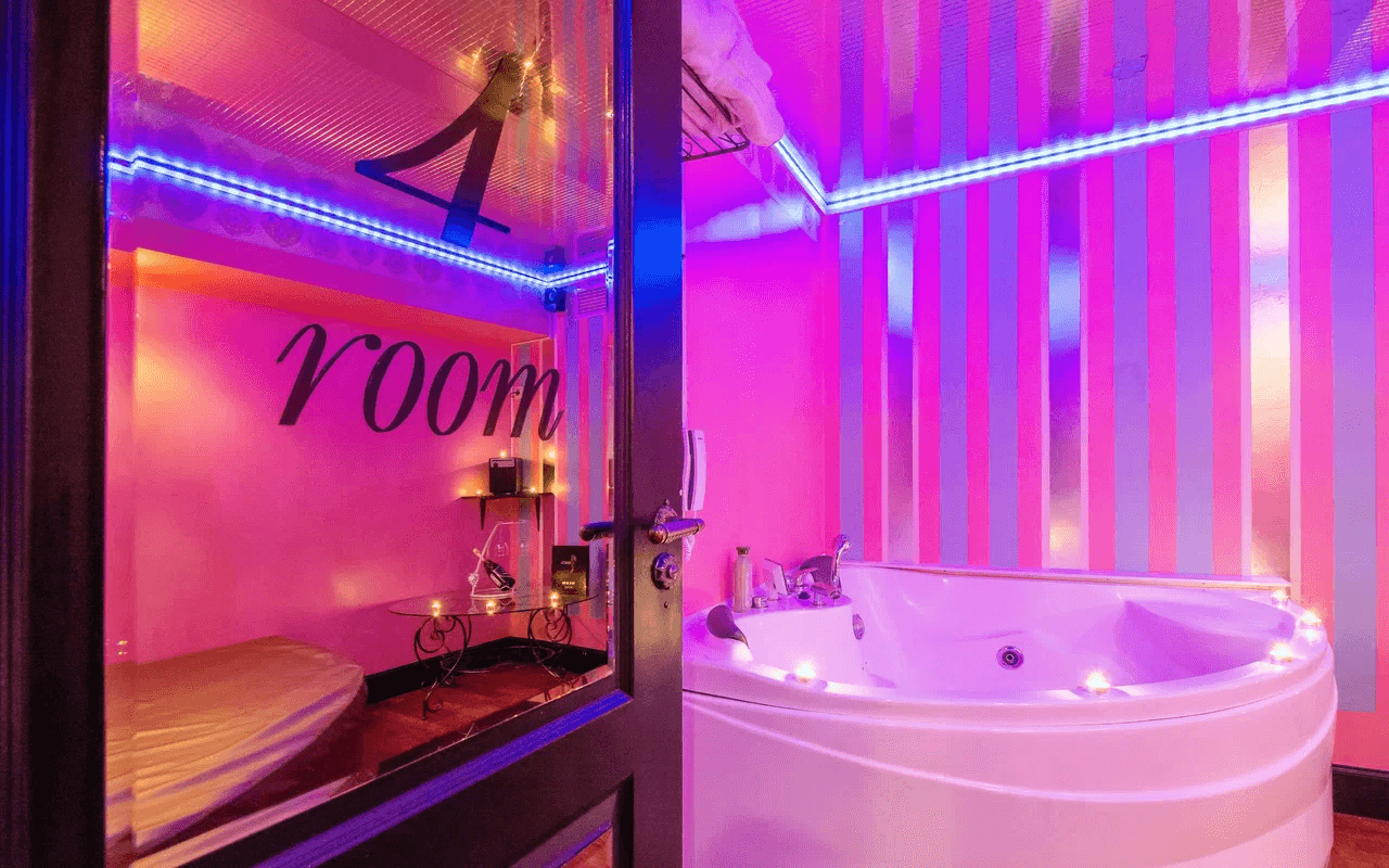 Zavist Cabaret-Bar - Nightclub in Saint Petersburg, Russia