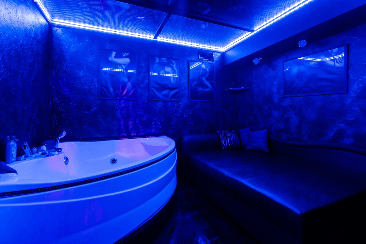 Zavist Cabaret-Bar - Nightclub in Saint Petersburg, Russia