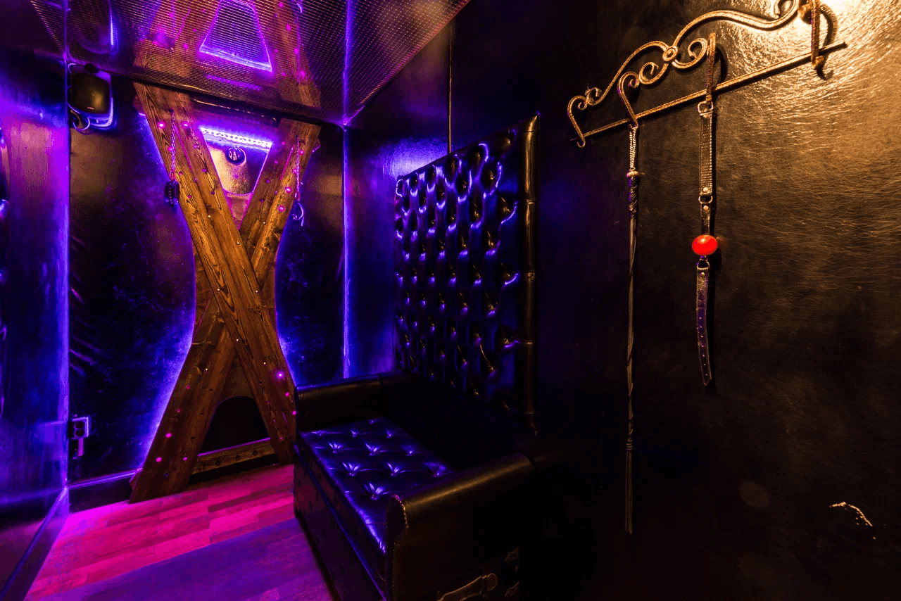 Zavist Cabaret-Bar - Nightclub in Saint Petersburg, Russia