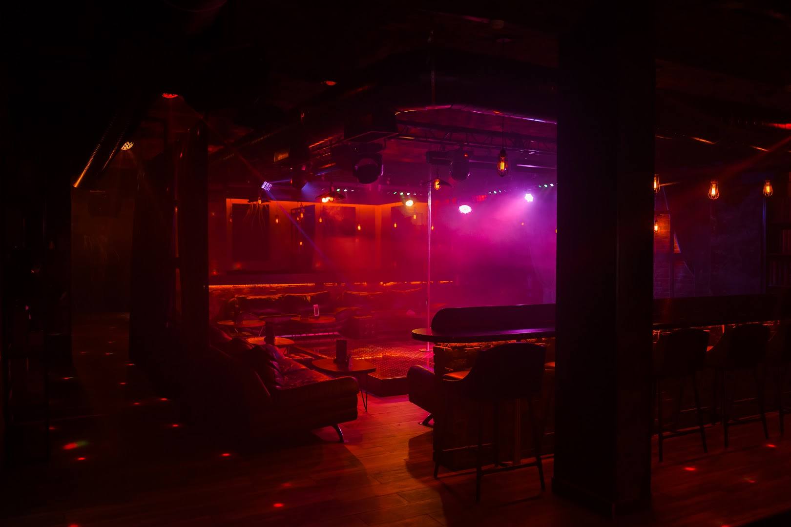 Striptiz-Klub Yestestvoznaniye (Samara) - Nightclub in Samara, Russia