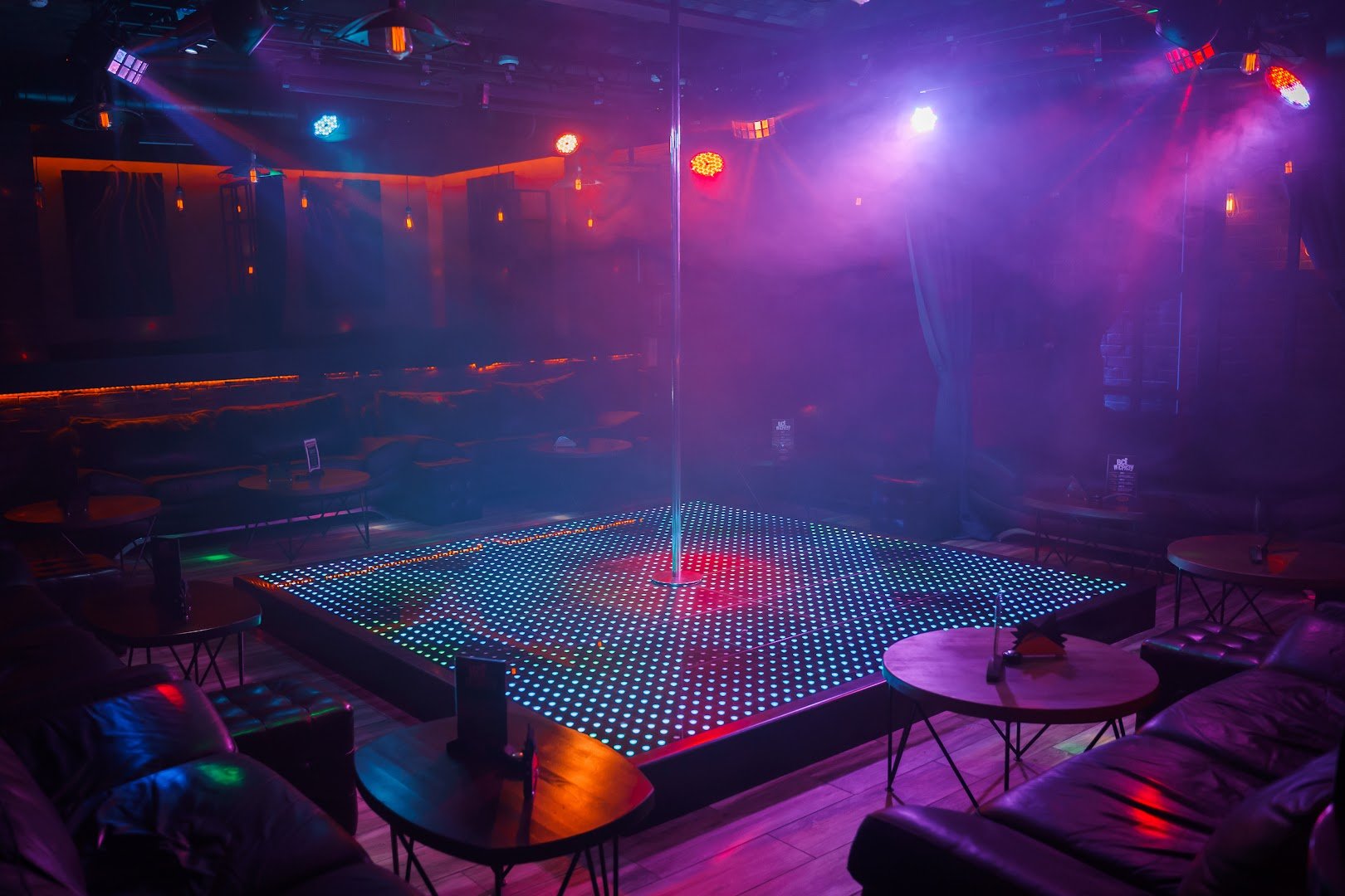 Striptiz-Klub Yestestvoznaniye (Samara) - Nightclub in Samara, Russia