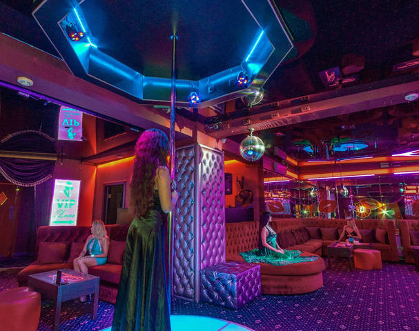 Стриптиз-клуб Mon Ami в Сочи - Nightclub in Sochi, Russia