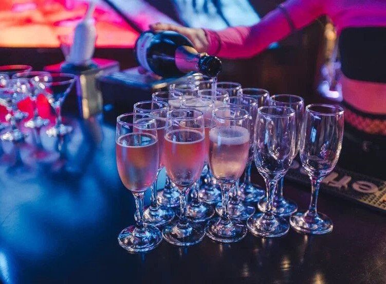 Стриптиз-клуб Mon Ami в Сочи - Nightclub in Sochi, Russia