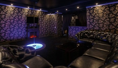 Muzhskoy Privat Klub Blek - in ,