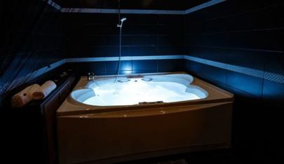 Muzhskoy Privat Klub Blek - in ,