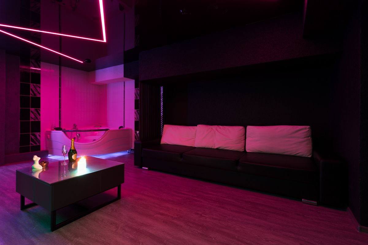 Сафари, Men's Club (Safari, Men's Club) - Erotic Massage in Tyumen, Russia