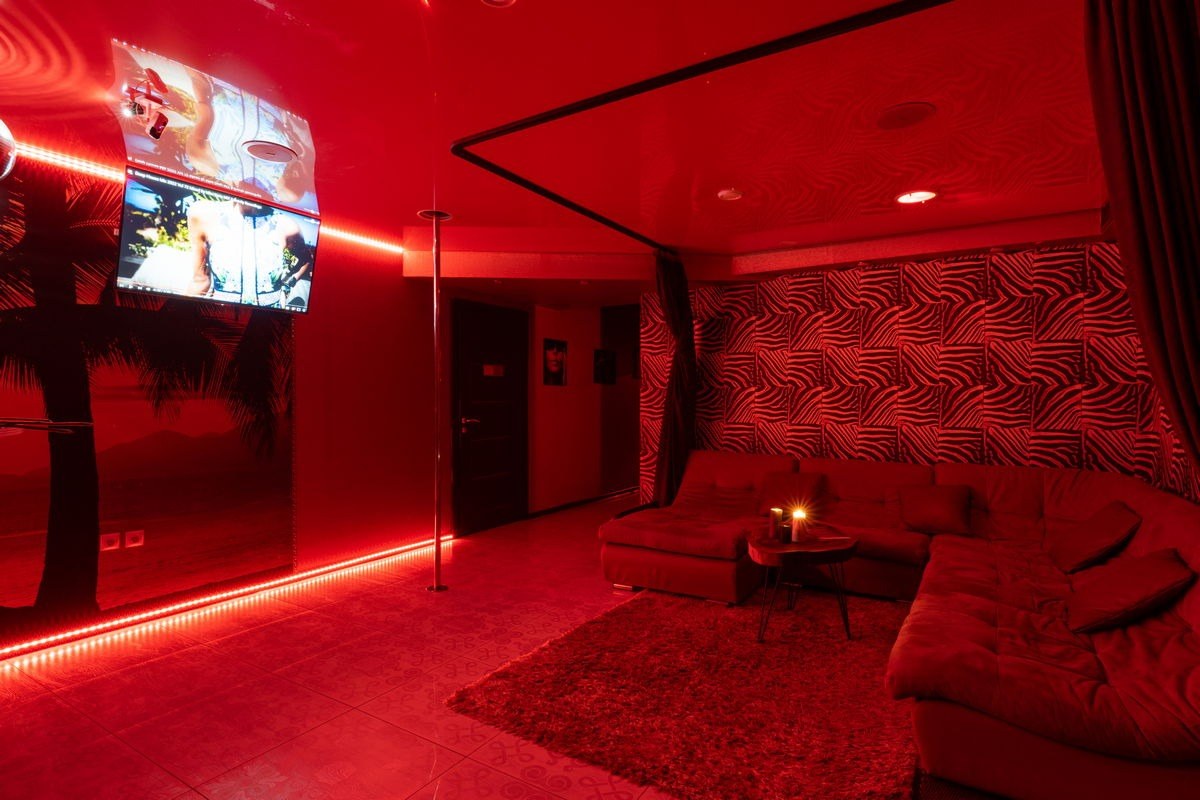 Сафари, Men's Club (Safari, Men's Club) - Erotic Massage in Tyumen, Russia