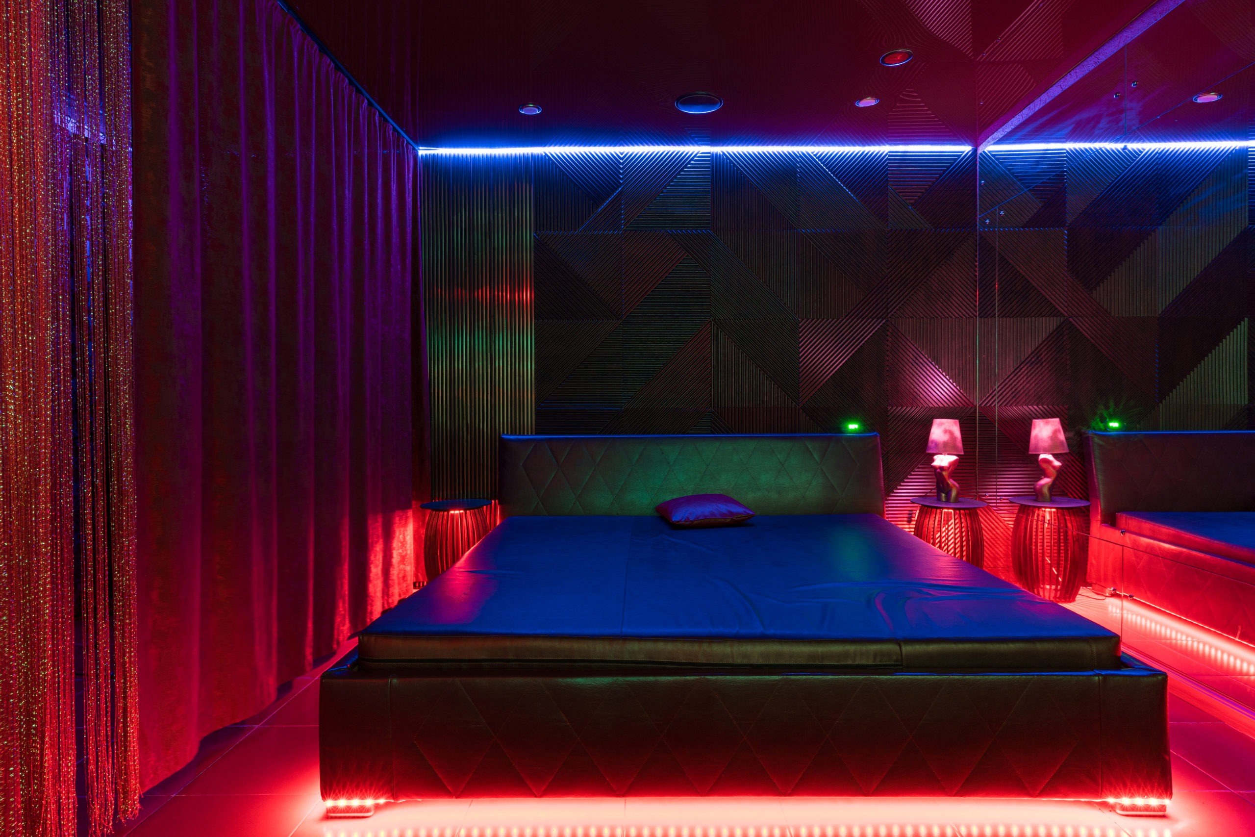 Сафари, Men's Club (Safari, Men's Club) - Erotic Massage in Tyumen, Russia