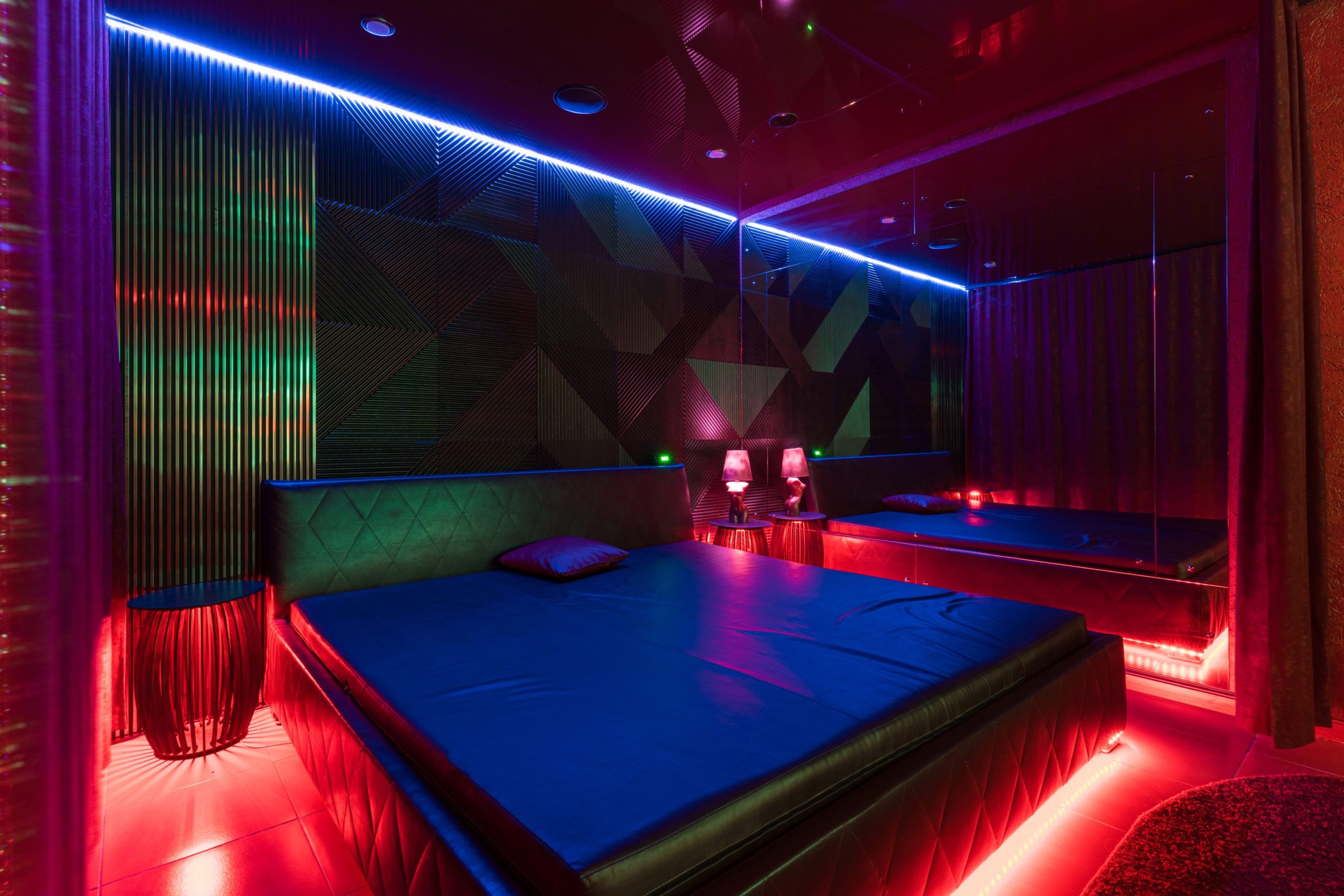 Сафари, Men's Club (Safari, Men's Club) - Erotic Massage in Tyumen, Russia