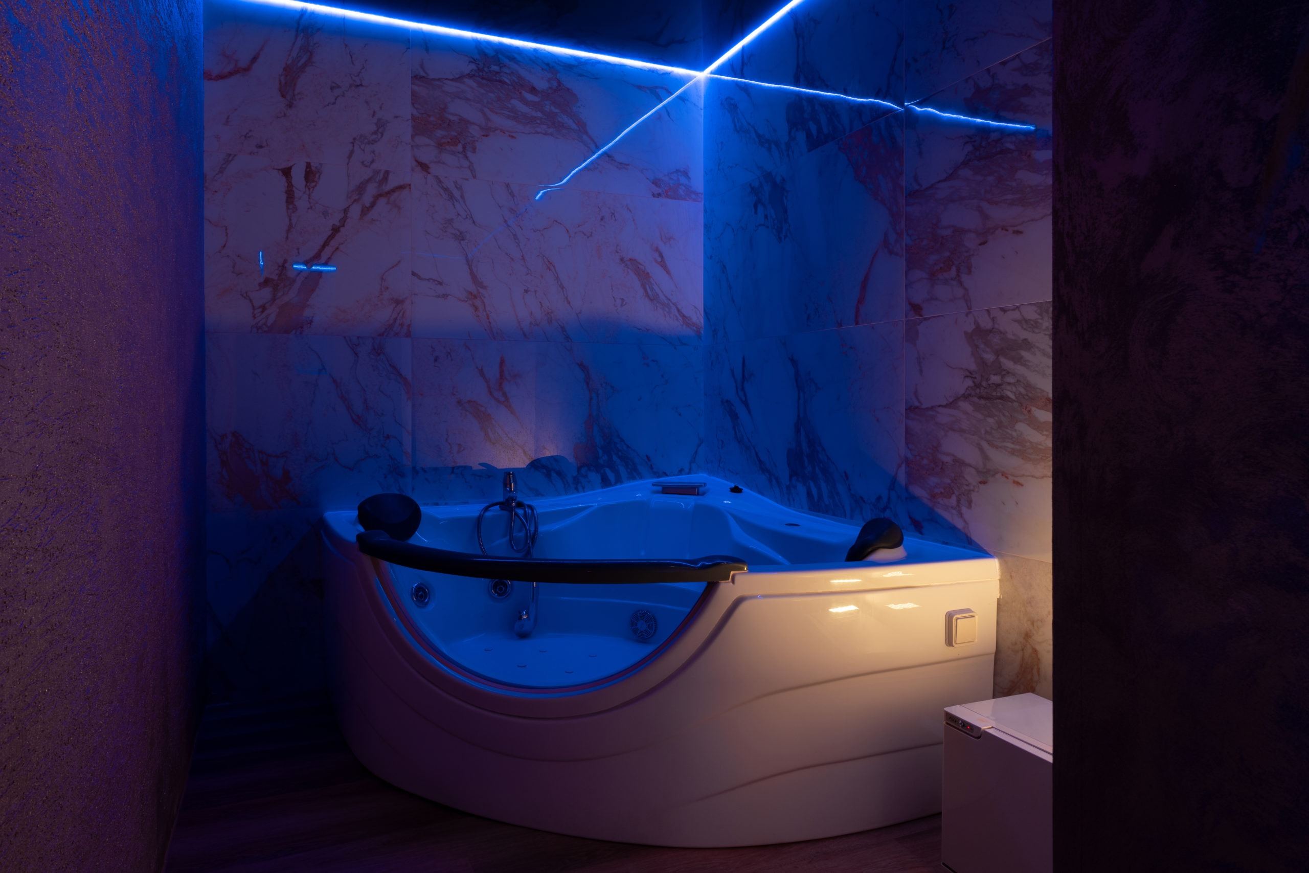 Сафари, Men's Club (Safari, Men's Club) - Erotic Massage in Tyumen, Russia