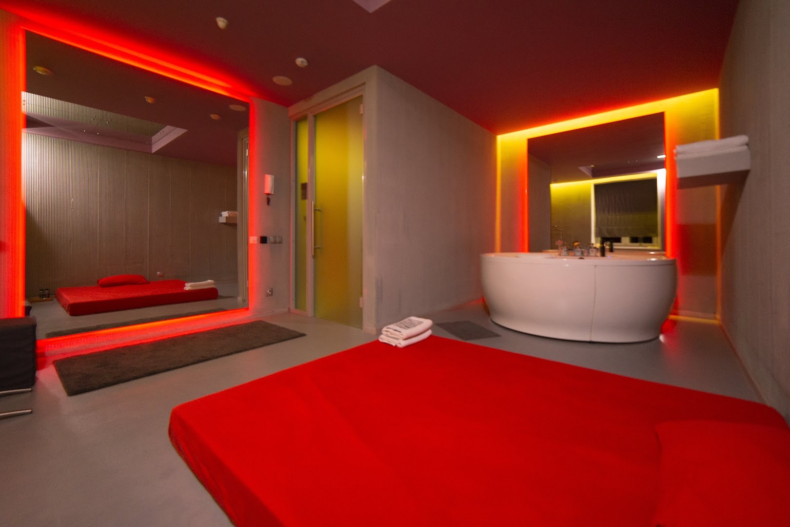 Studio 83 | 24-hour Massage By Maxim Gorky | Men's Club, Relaxing Massage, Spa Salon - Erotic Massage in Tyumen, Russia