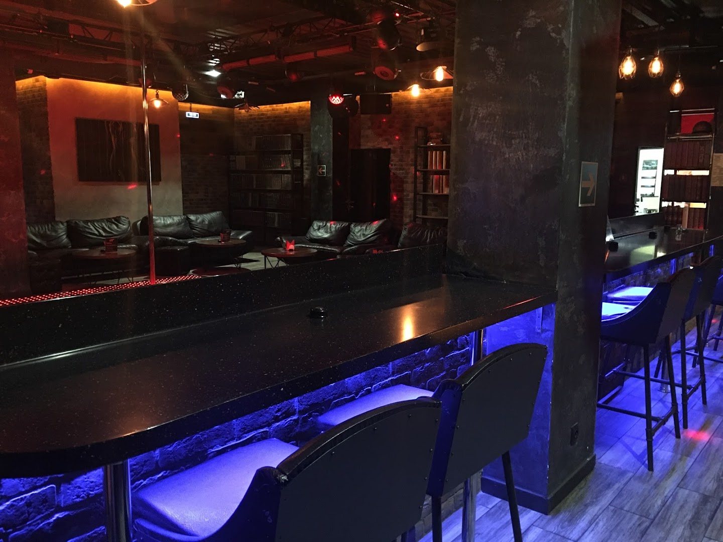Striptiz-Klub Yestestvoznaniye (Ufa) - Nightclub in Ufa, Russia