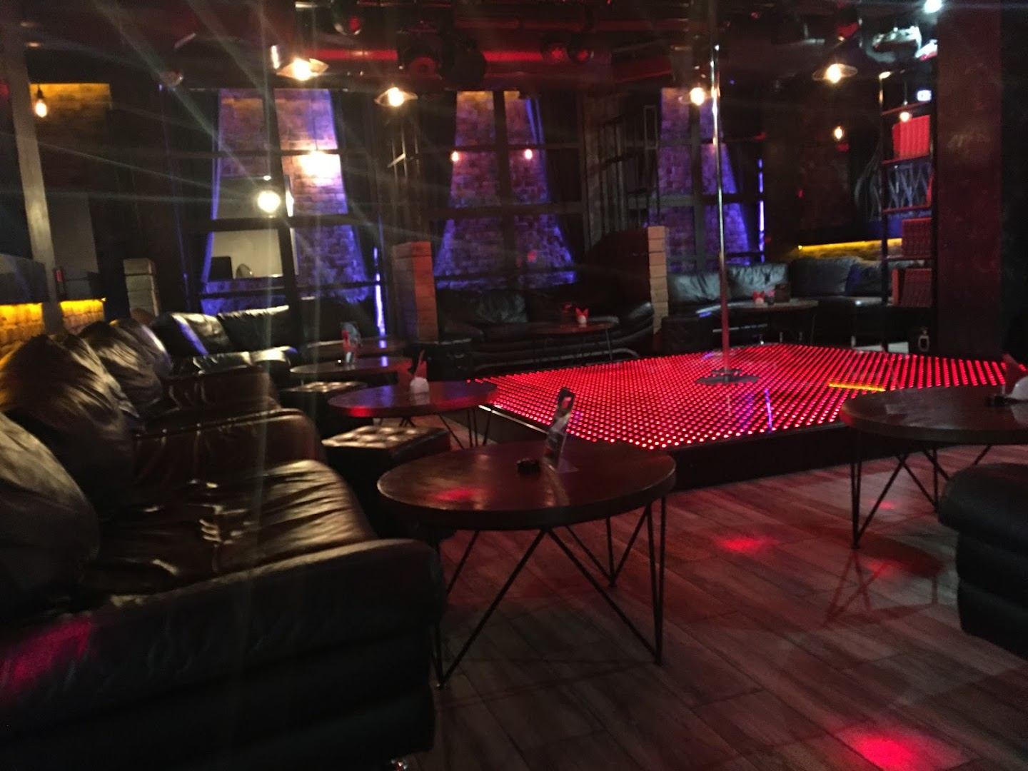 Striptiz-Klub Yestestvoznaniye (Ufa) - Nightclub in Ufa, Russia