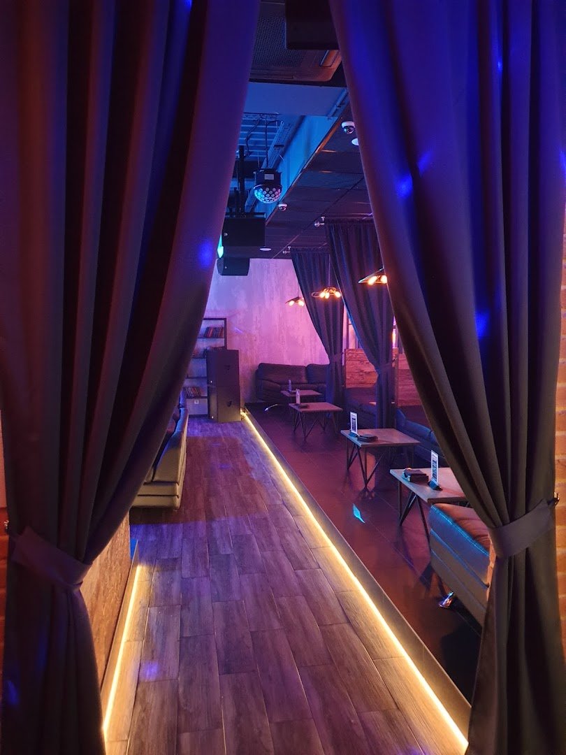 Striptiz-Klub Yestestvoznaniye (Vladivostok) - Nightclub in Vladivostok, Russia