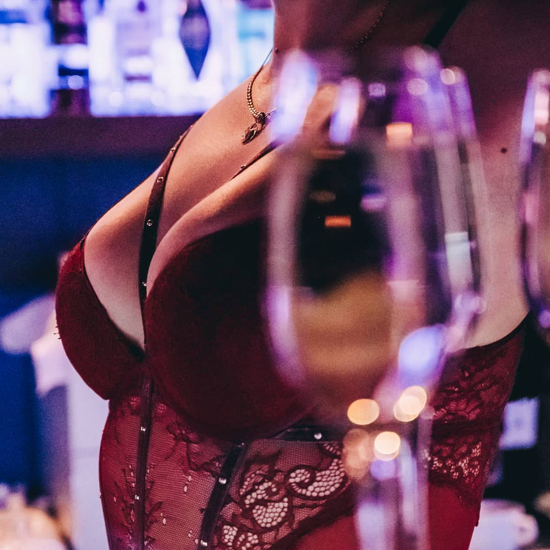 Шоу-бар Nuart � Cтриптиз & Lounge - Nightclub in Volgograd, Russia