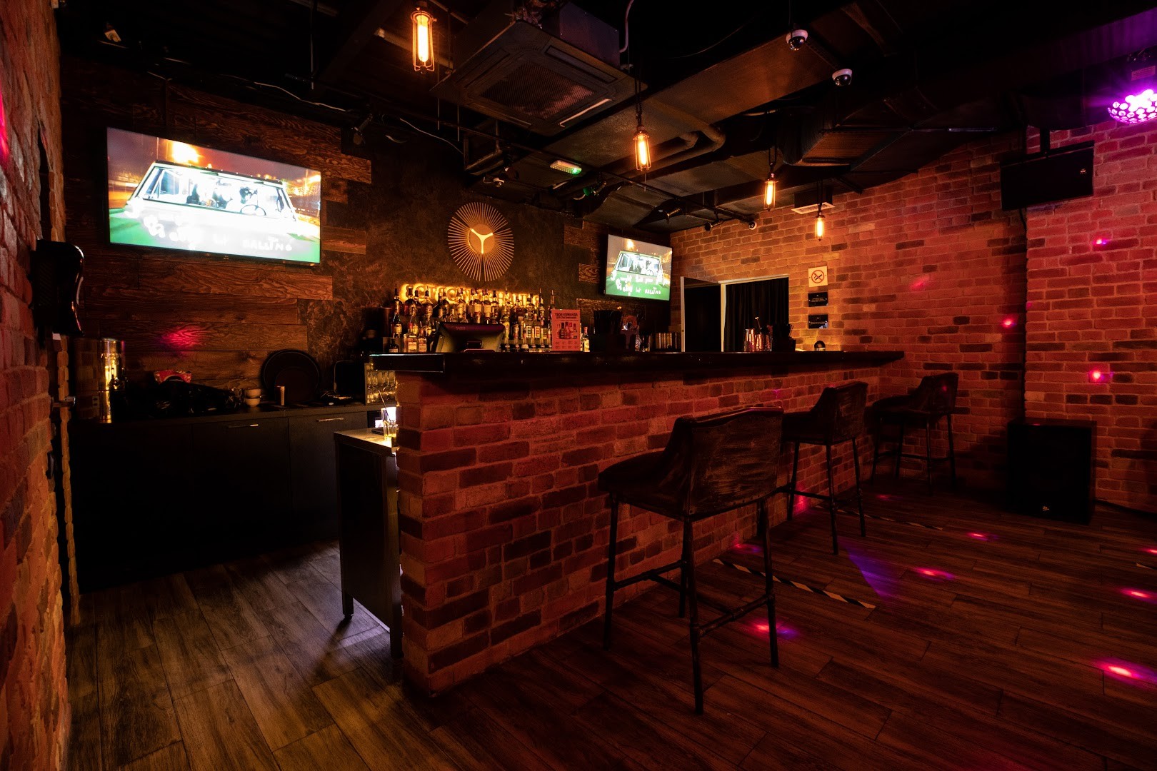 Striptiz-Klub Yestestvoznaniye (Estestvoznanie Volgograd) - Nightclub in Volgograd, Russia