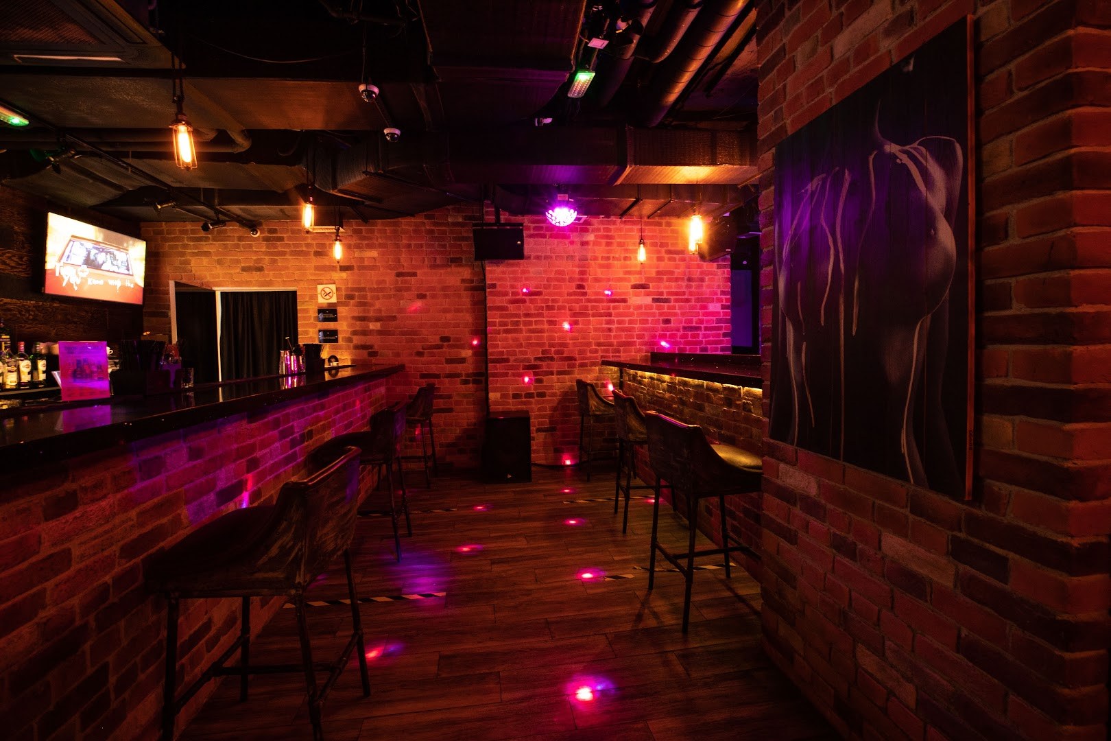 Striptiz-Klub Yestestvoznaniye (Estestvoznanie Volgograd) - Nightclub in Volgograd, Russia