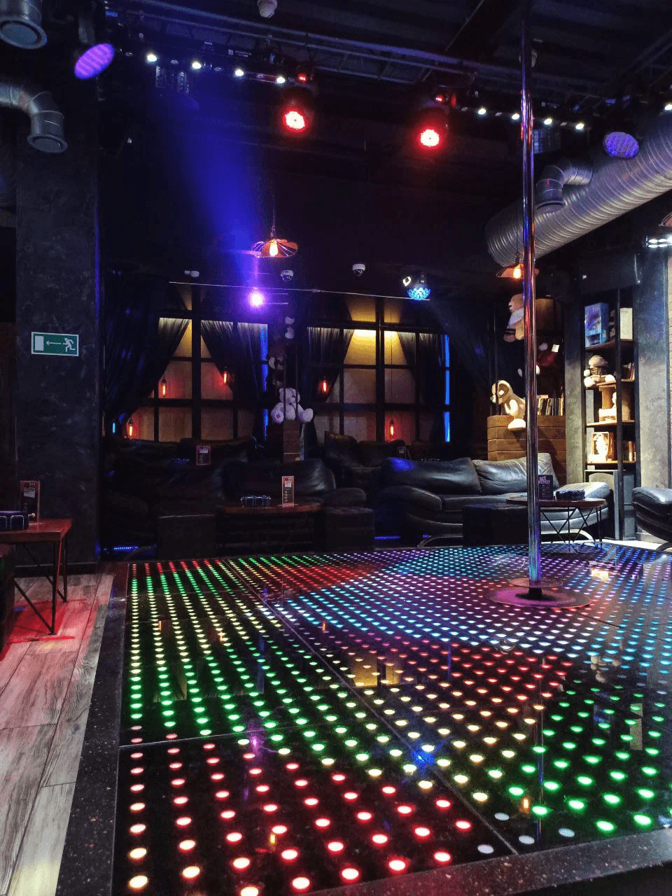 Striptiz-Klub Yestestvoznaniye (Estestvoznanie Volgograd) - Nightclub in Volgograd, Russia