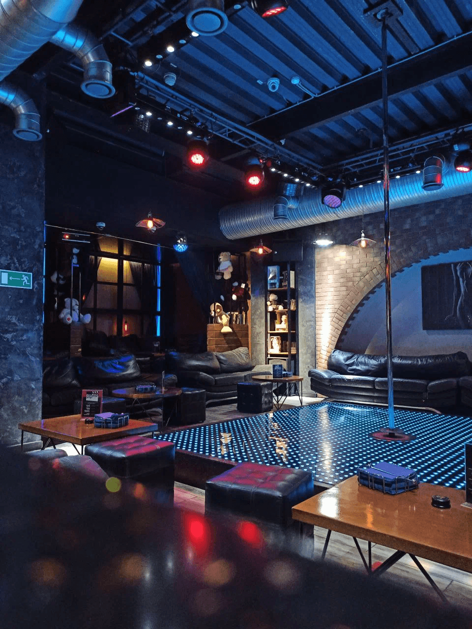 Striptiz-Klub Yestestvoznaniye (Estestvoznanie Volgograd) - Nightclub in Volgograd, Russia
