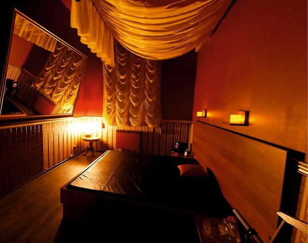 Amore, Salon Eroticheskogo Massazha Dlya Muzhchin - Erotic Massage in Yekaterinburg, Russia