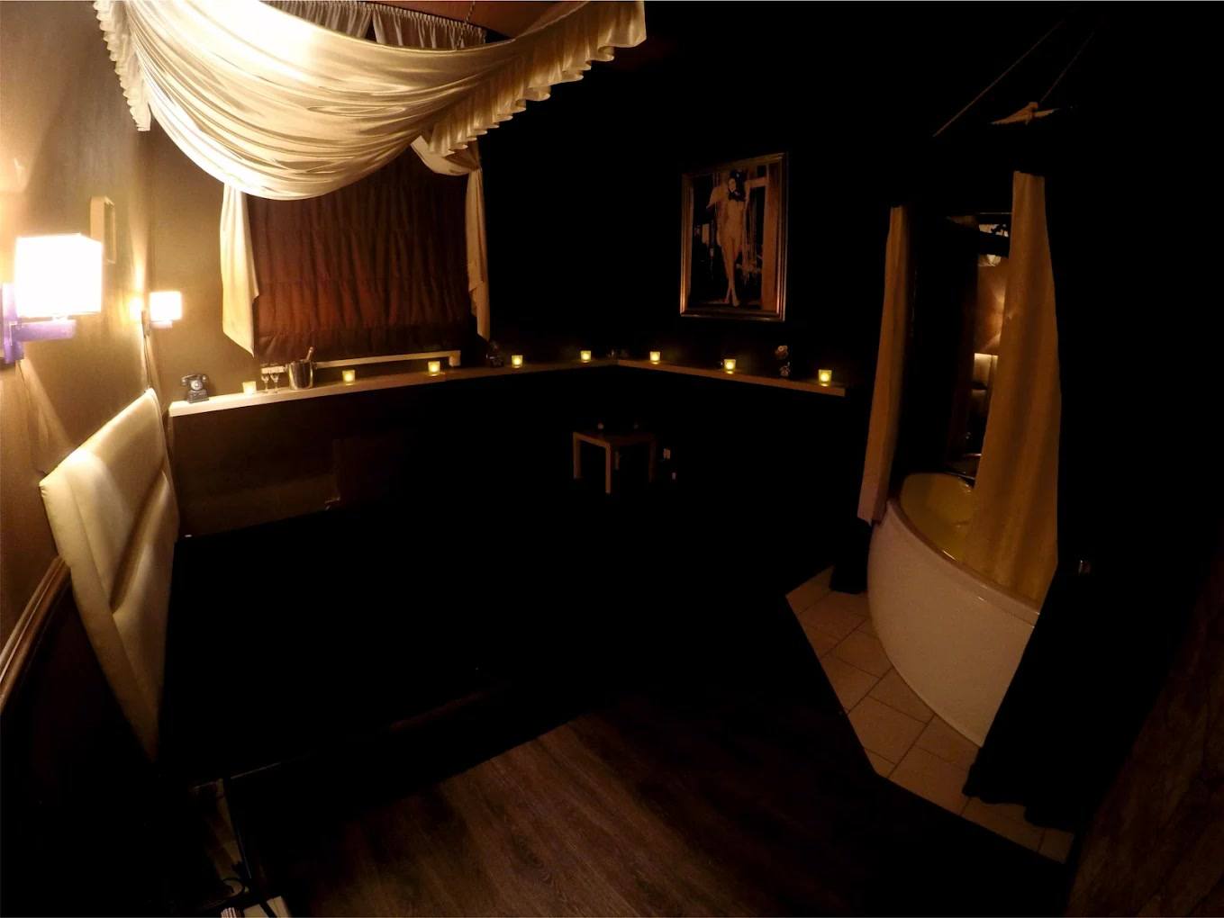 Amore, Salon Eroticheskogo Massazha Dlya Muzhchin - Erotic Massage in Yekaterinburg, Russia