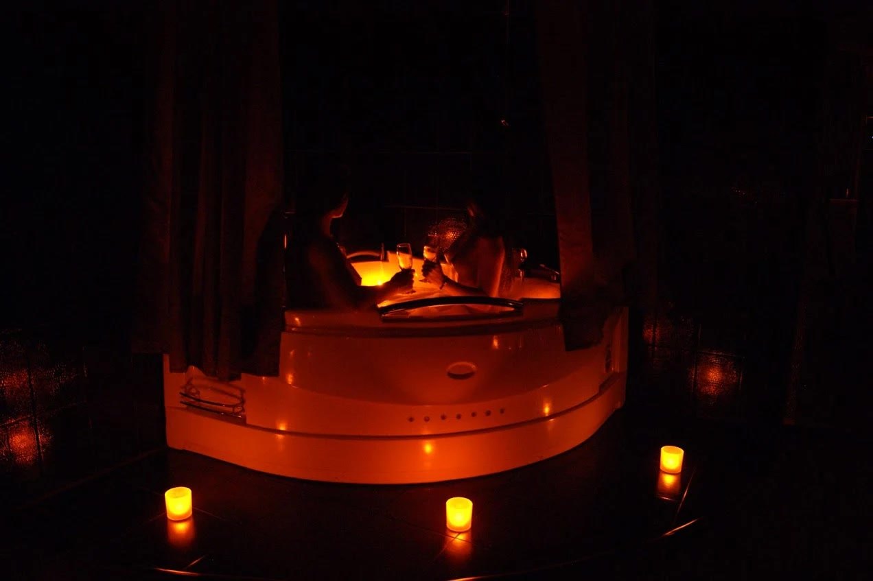 Amore, Salon Eroticheskogo Massazha Dlya Muzhchin - Erotic Massage in Yekaterinburg, Russia