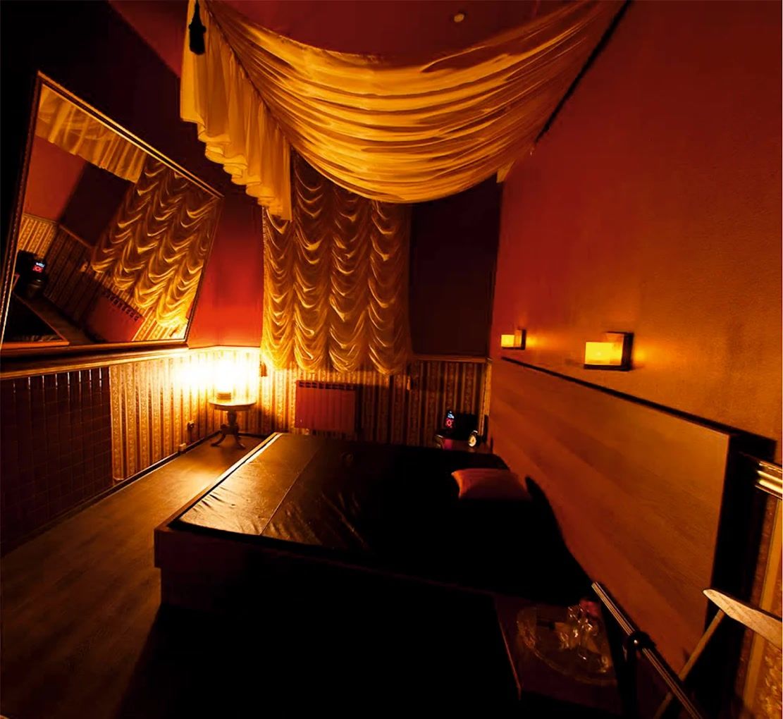 Amore, Salon Eroticheskogo Massazha Dlya Muzhchin - Erotic Massage in Yekaterinburg, Russia