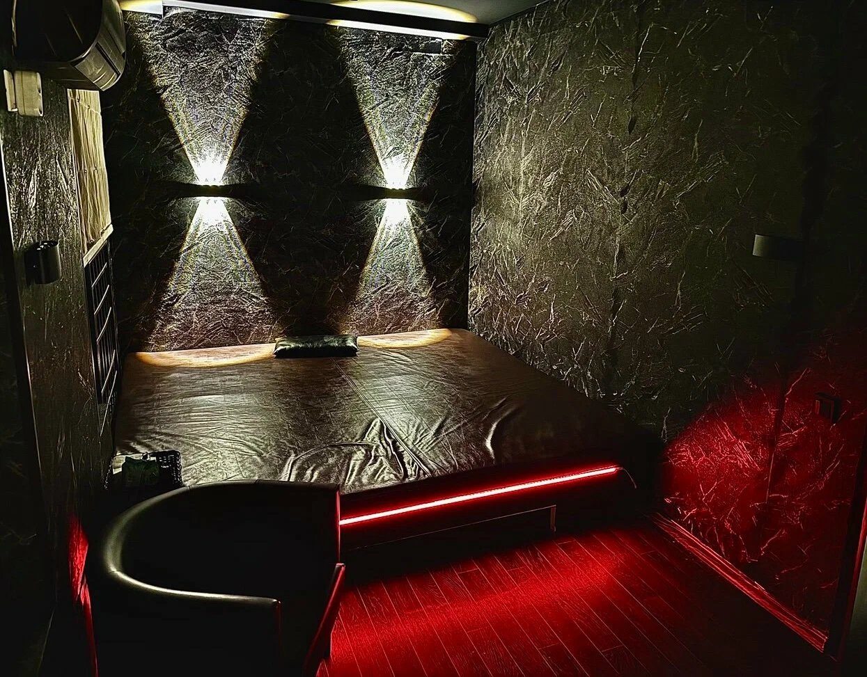 Dzhumandzhi (Jumanji) - Erotic Massage in Yekaterinburg, Russia