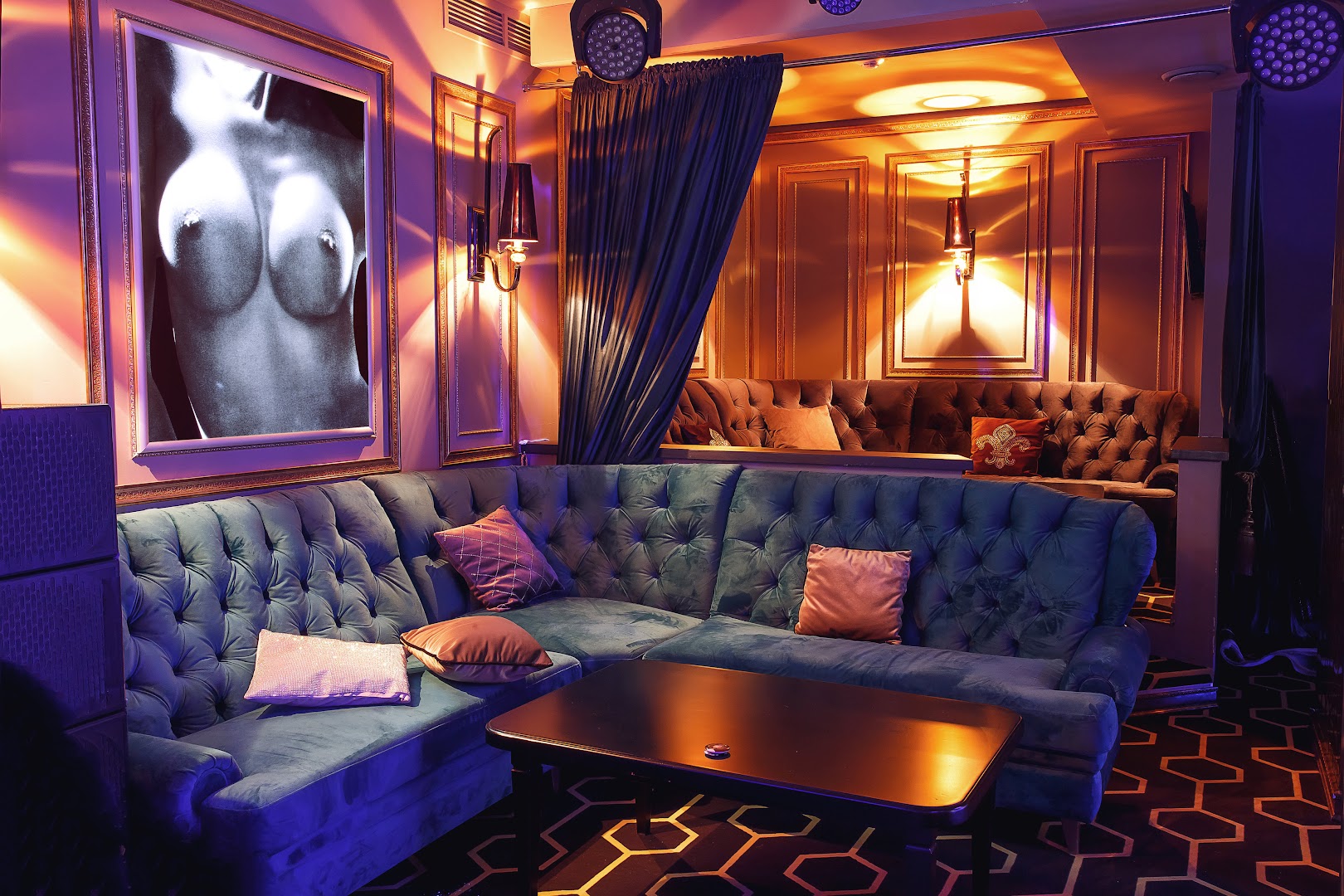 Cabaret Show Girls - Nightclub in Yekaterinburg, Russia