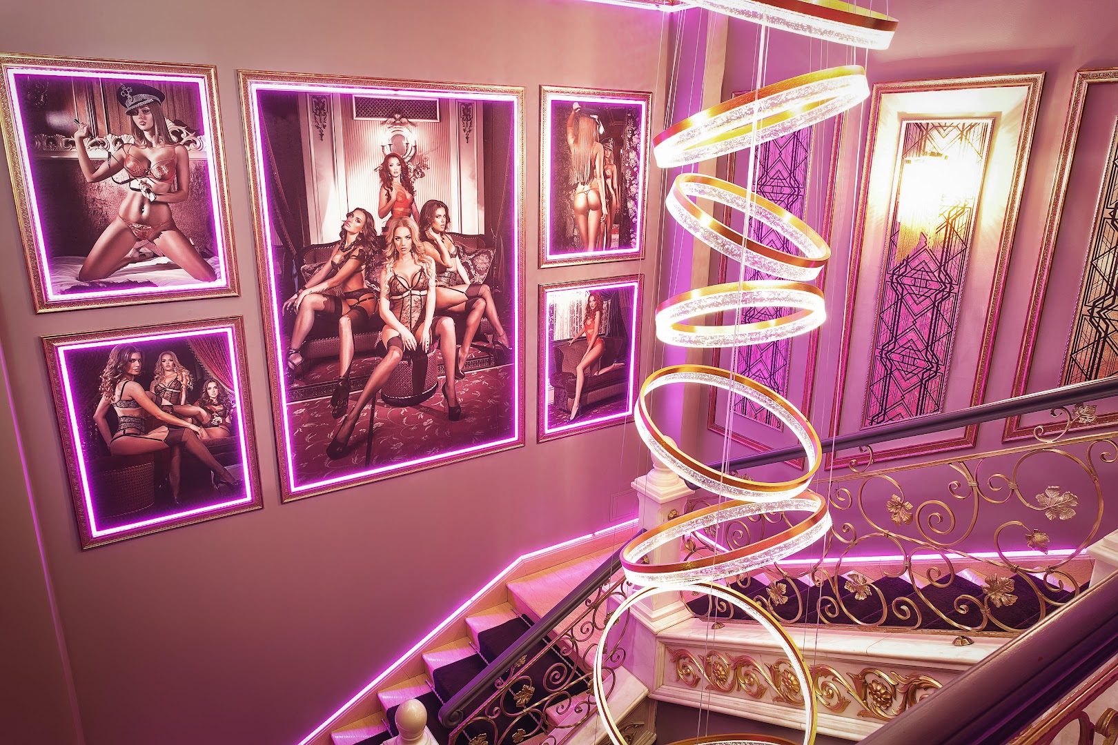 Cabaret Show Girls - Nightclub in Yekaterinburg, Russia