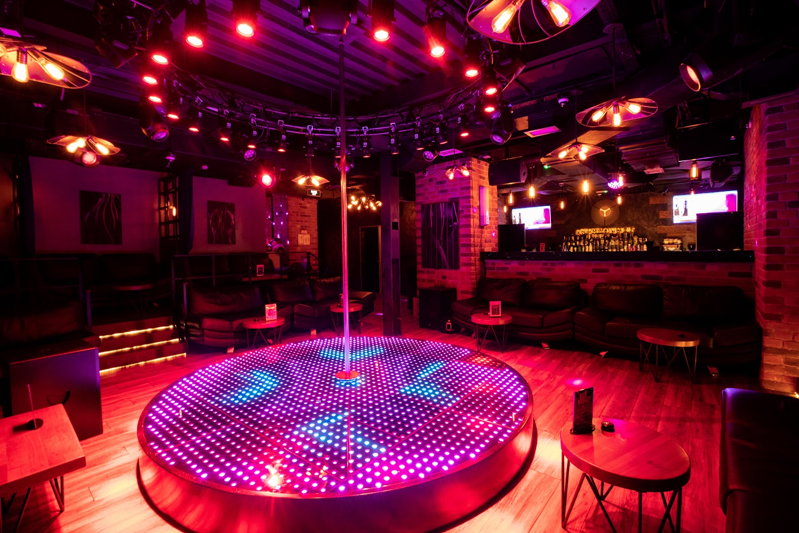 Striptiz-Klub Yestestvoznaniye - Nightclub in Yekaterinburg, Russia