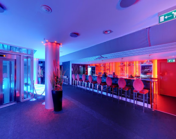 Carat Night Club - Nightclub in Bratislava, Slovakia