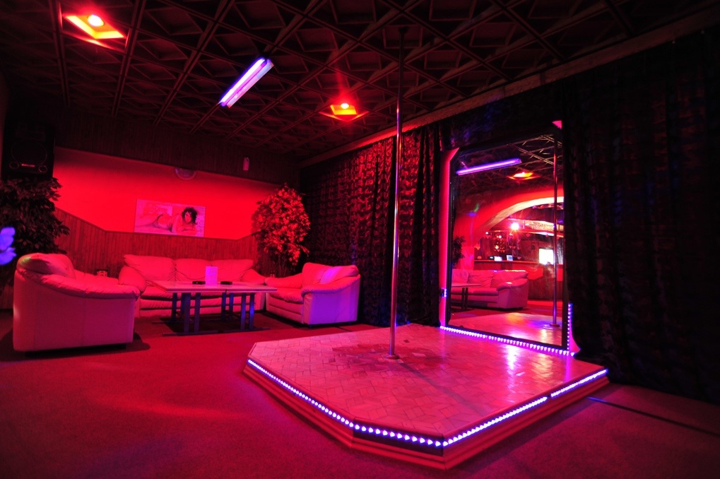 Night Club Paradiso - Nightclub in Lu Enec, Slovakia