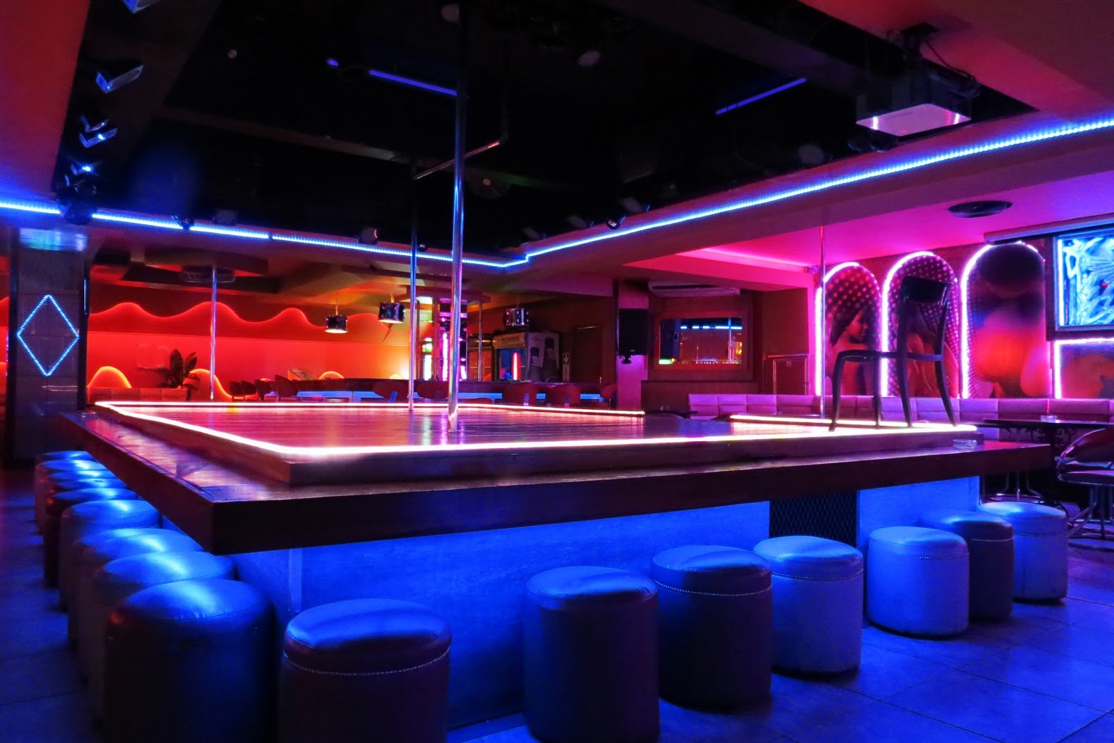 The Summit Club - Nightclub in Johannesburg, South Africa