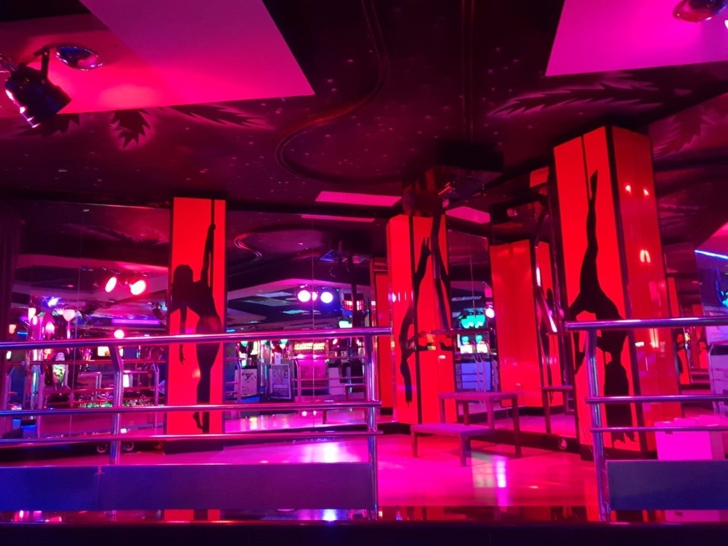 Club Las Palmeras - Nightclub in Almassora, Spain