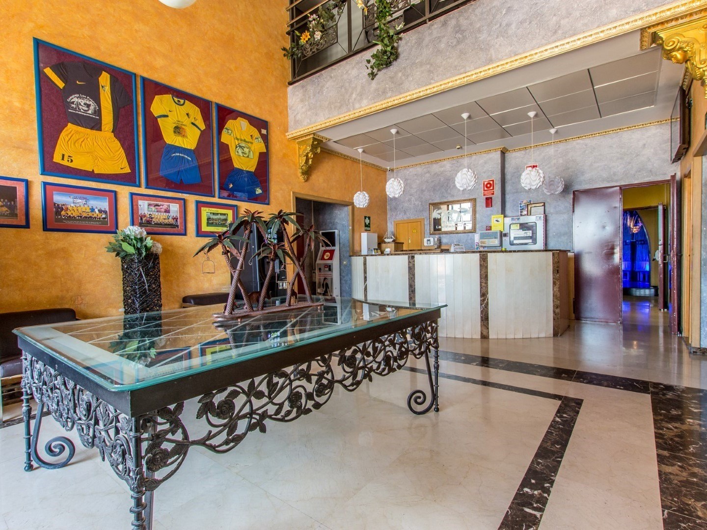 Club Las Palmeras - Nightclub in Almassora, Spain
