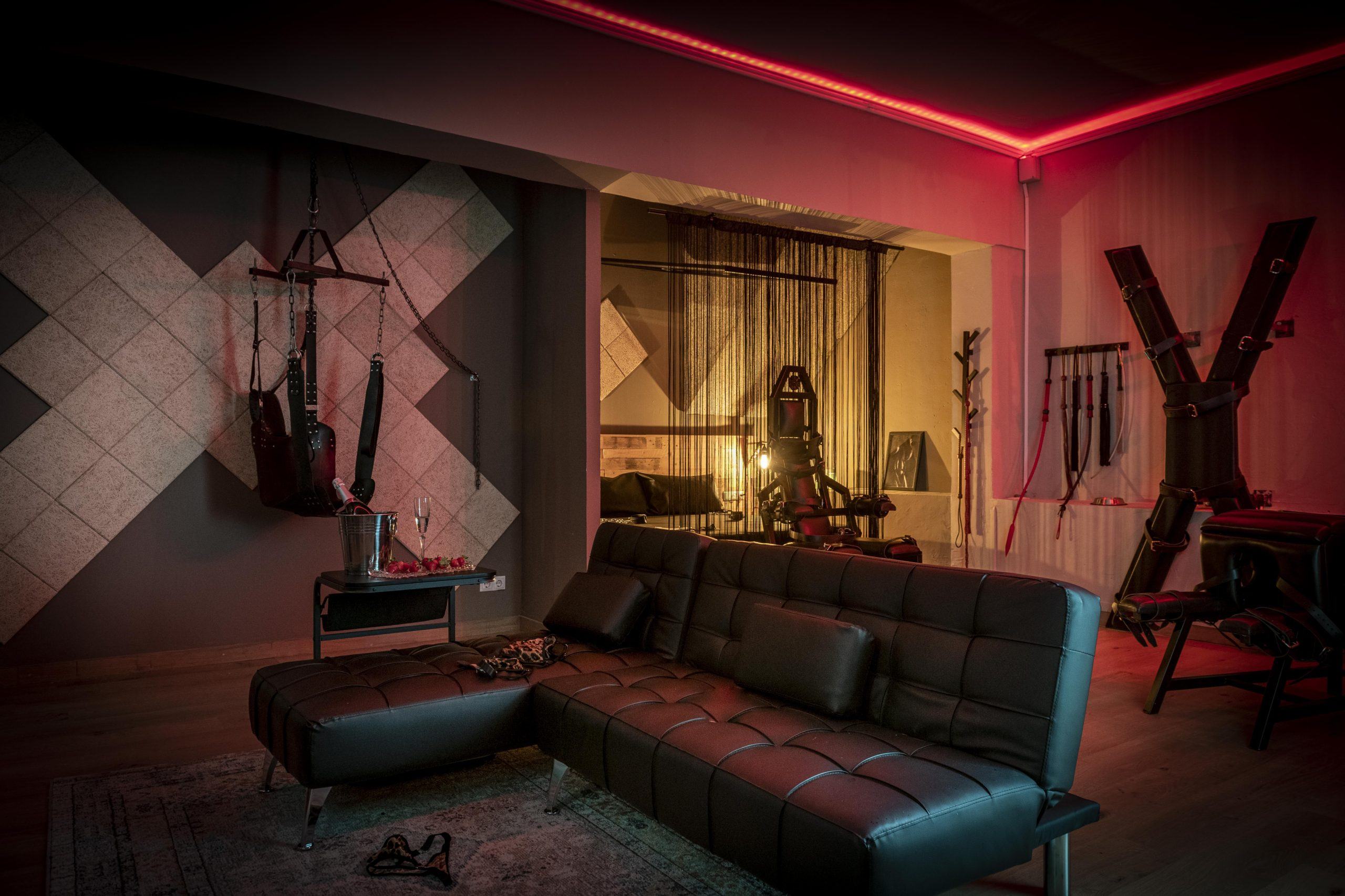 Clandestino Bdsm - Brothel in Barcelona, Spain