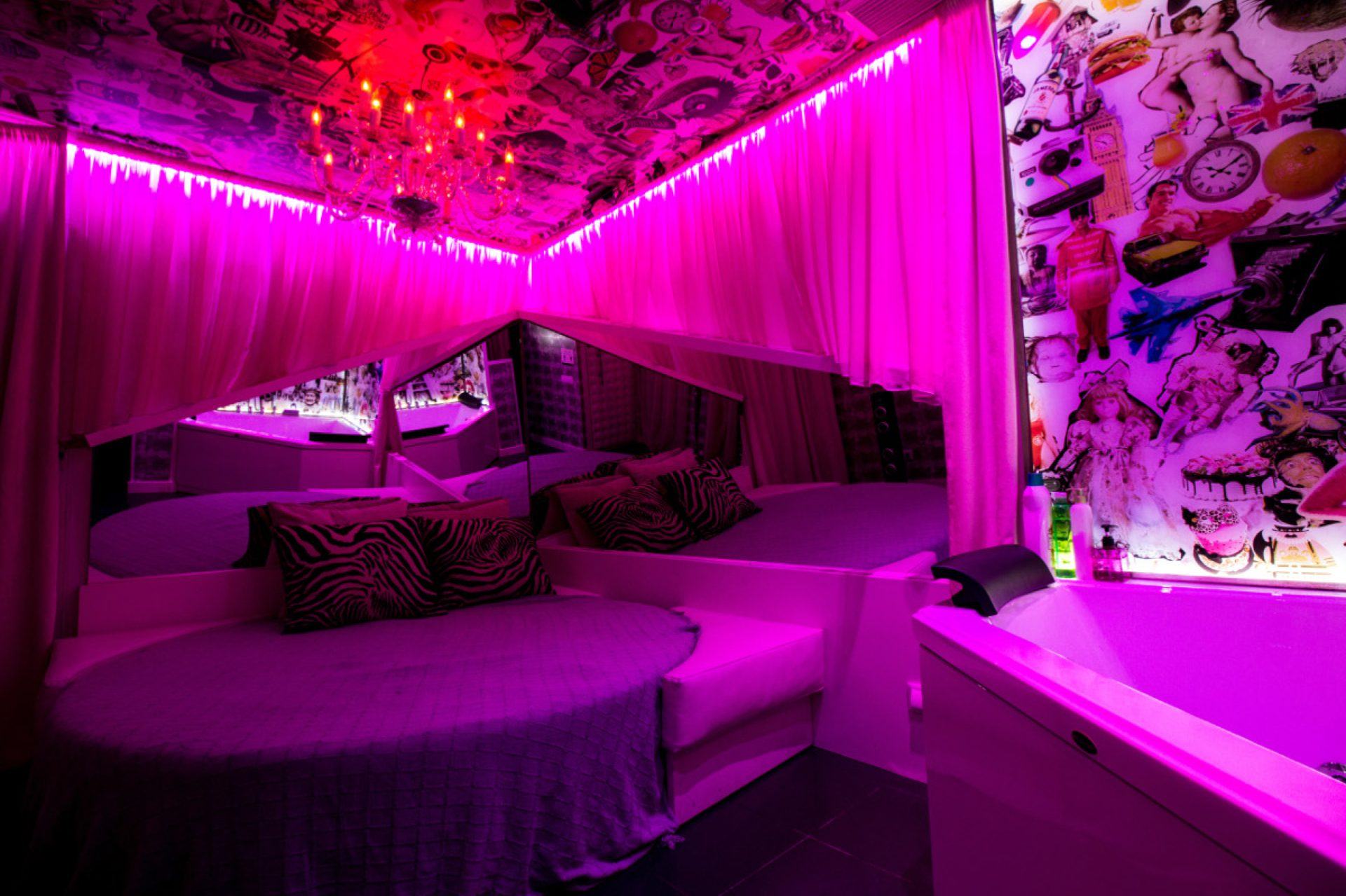 208 Gentlemen's Club - Nightclub in Barcelona, Spain