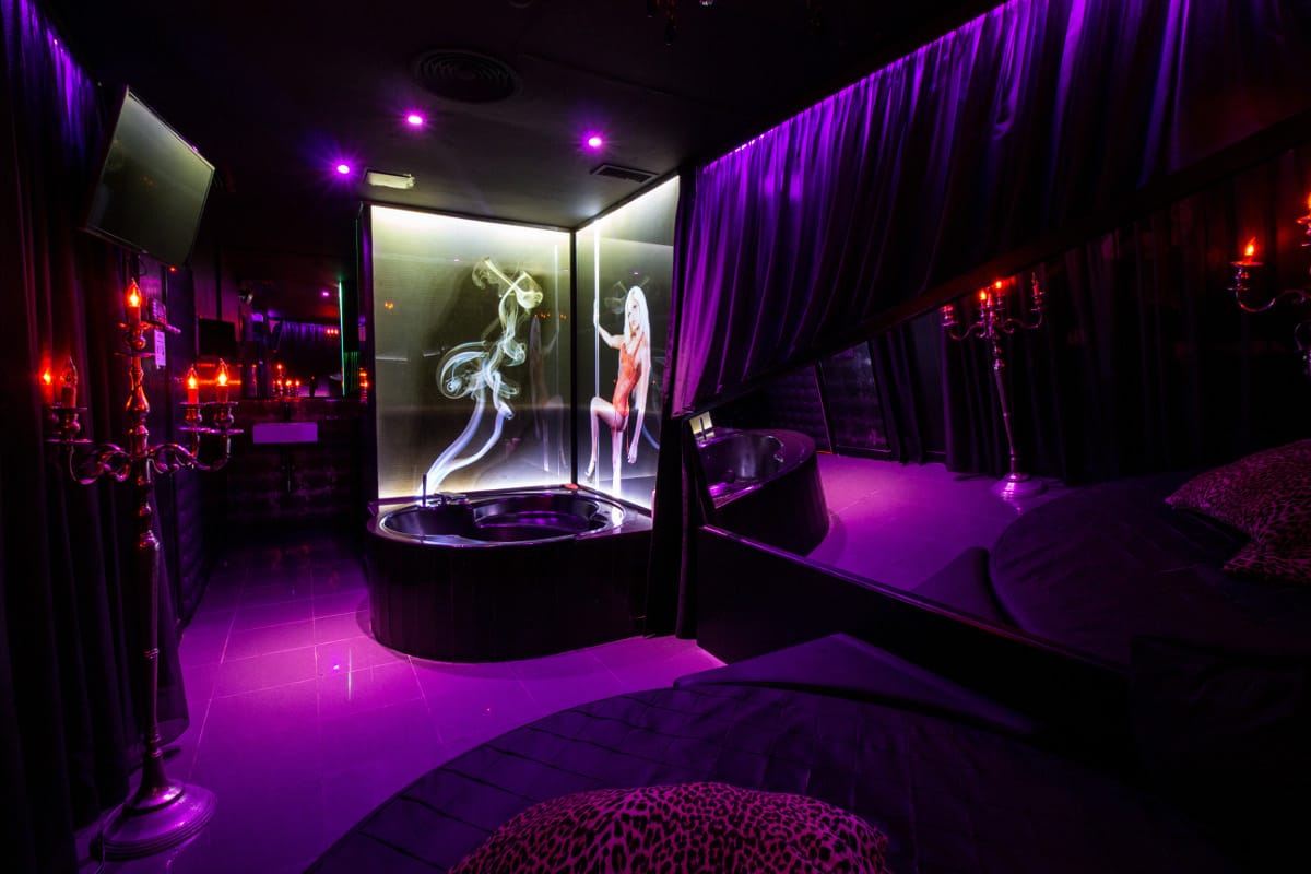 208 Gentlemen's Club - Nightclub in Barcelona, Spain