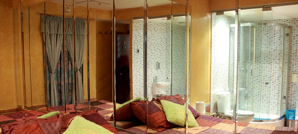 Breston Strip Club Barcelona - Nightclub in Barcelona, Spain