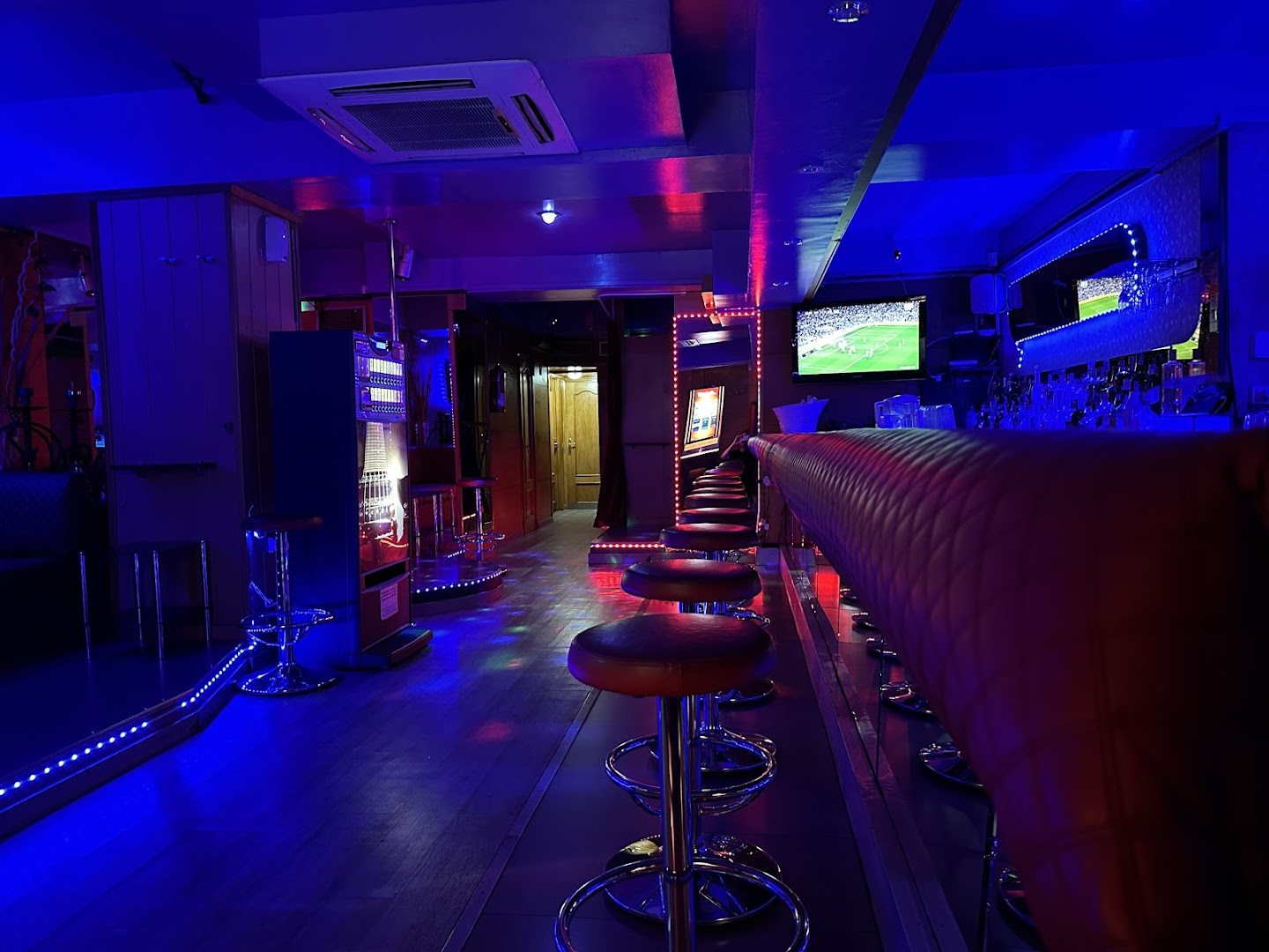 Breston Strip Club Barcelona - Nightclub in Barcelona, Spain